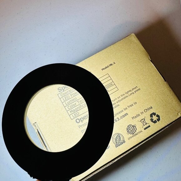 LED Magnifying Lamp Adjustable Brightness & Flexible Arm 3X Magnification - Picture 4 of 11